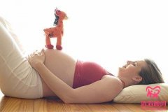 子宫憩室+卵巢衰退求子，俄罗斯试管婴儿成功获男宝