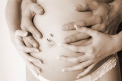 俄罗斯试管婴儿：48岁备孕四胎，为什么这么大年纪还能生娃